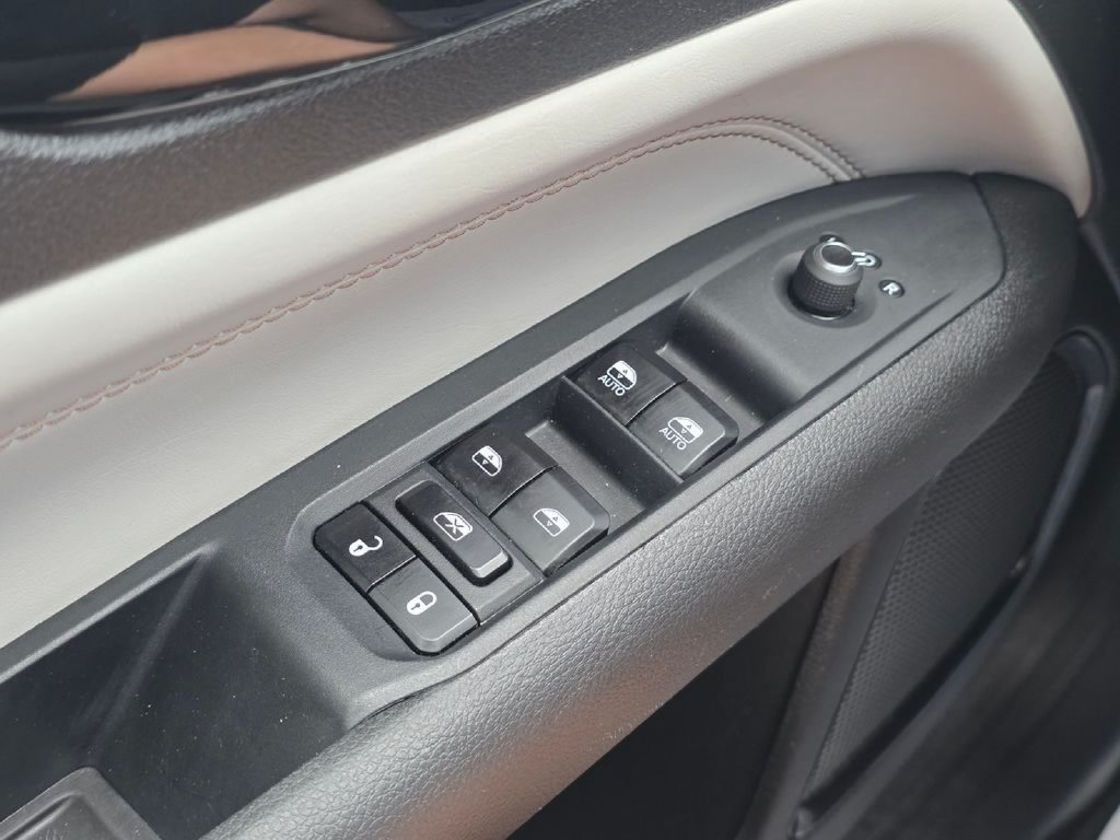 Used 2025 Jeep Compass Limited AWD/4WD image 38