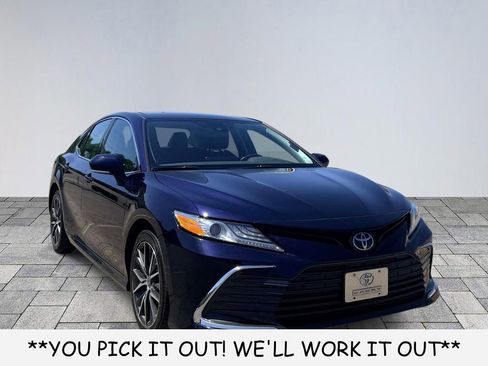 Used 2022 Toyota Camry XLE FWD image 1