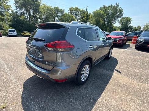 Used 2017 Nissan Rogue SV AWD/4WD image 2