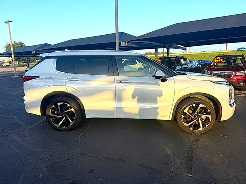Used 2023 Mitsubishi Outlander SEL FWD image 3