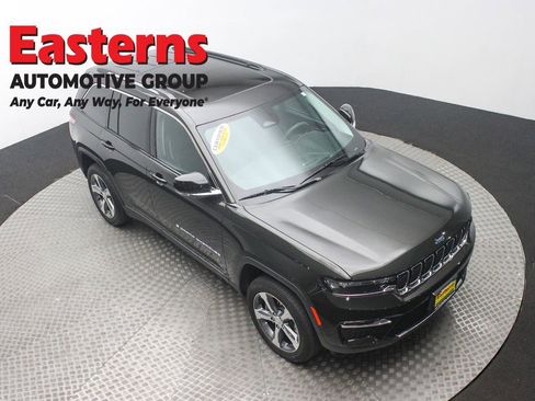 Used 2023 Jeep Grand Cherokee 4WD 4xe image 3