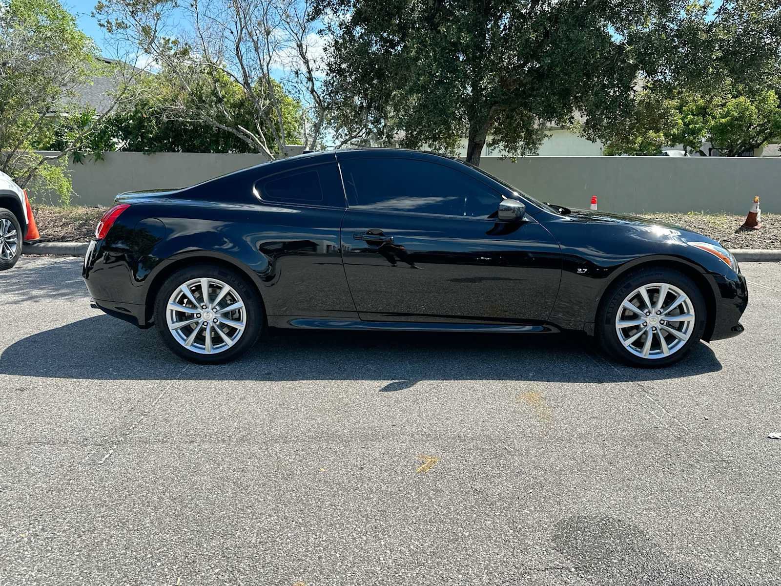 Used 2015 INFINITI Q60 AWD Coupe w/ Premium Package image 7