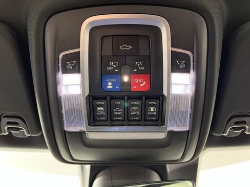 Used 2021 RAM 1500 Laramie AWD/4WD image 38