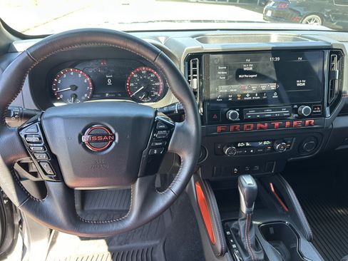 Used 2025 Nissan Frontier Pro-X RWD image 12