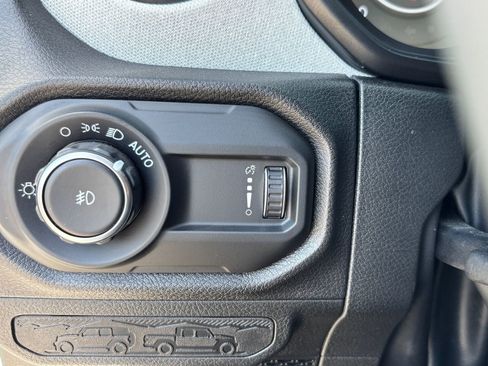 Used 2025 Jeep Wrangler Unlimited Sport AWD/4WD image 27