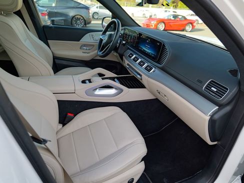 Used 2025 Mercedes-Benz GLS 450 4MATIC image 40