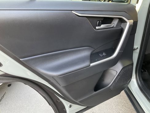 Used 2021 Toyota RAV4 XLE image 31