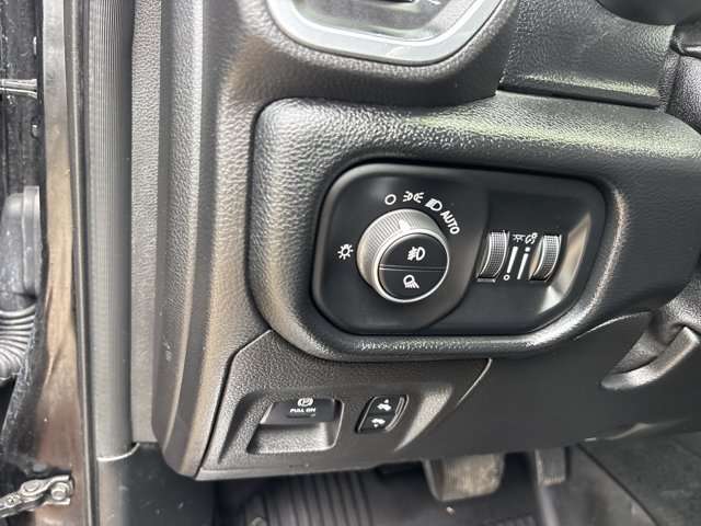 Used 2019 RAM 1500 Laramie AWD/4WD image 22