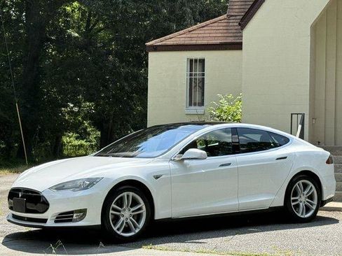 Used 2015 Tesla Model S 85 RWD image 4