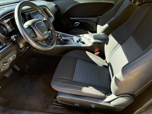 Used 2018 Dodge Challenger SXT w/ Blacktop Package image 9