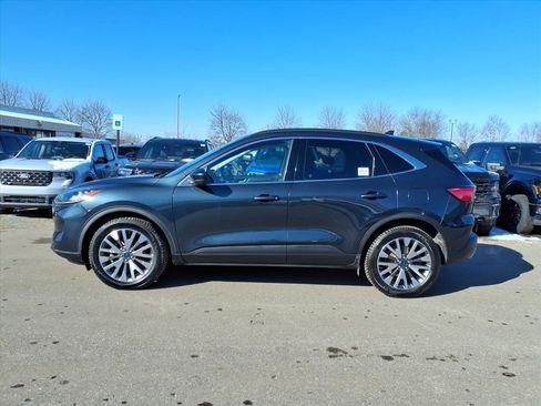 Used 2022 Ford Escape Titanium image 2