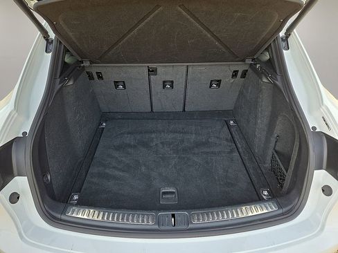 Used 2024 Porsche Macan Turbo image 14