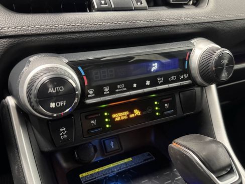 Used 2020 Toyota RAV4 Limited AWD/4WD image 43