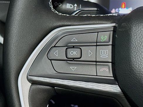 New 2025 Jeep Grand Cherokee Altitude image 28