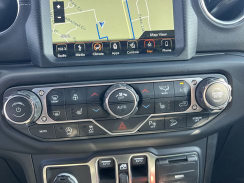 Used 2019 Jeep Wrangler Unlimited Sahara w/ Quick Order Package 24M Moab image 21