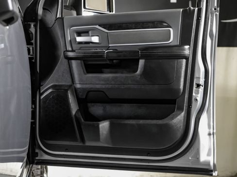 Used 2023 RAM 3500 Big Horn AWD/4WD image 32