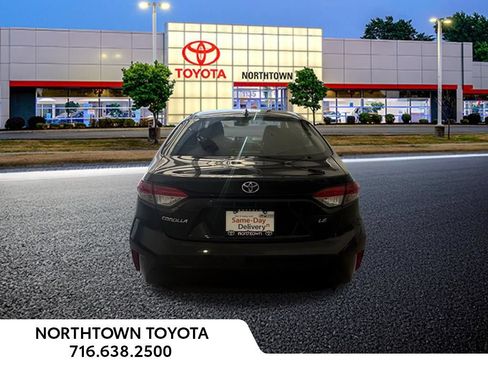 Used 2024 Toyota Corolla LE FWD image 5