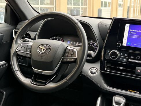 Used 2024 Toyota Highlander XSE FWD image 37