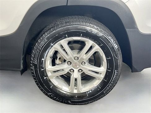 Used 2022 GMC Terrain SLE w/ LPO, Floor Liner Package image 17