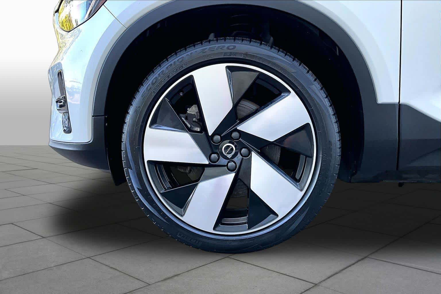 Used 2023 Volvo XC40 Recharge Core AWD/4WD image 10