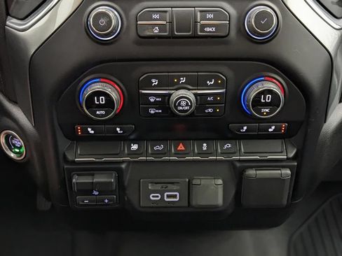 Used 2022 Chevrolet Silverado 2500 LTZ AWD/4WD image 37