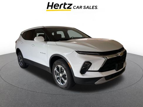 Used 2025 Chevrolet Blazer LT image 1
