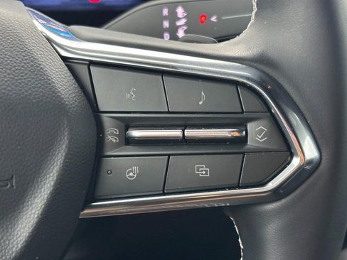 Used 2025 Chevrolet Traverse LT w/ Driver Confidence Package FWD image 19