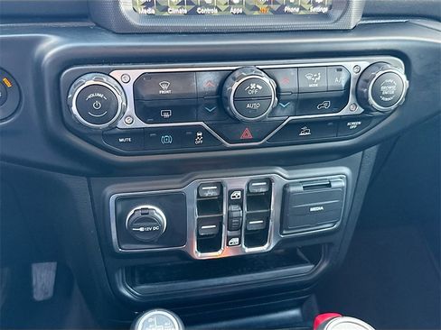 Used 2021 Jeep Wrangler Unlimited Sahara image 17