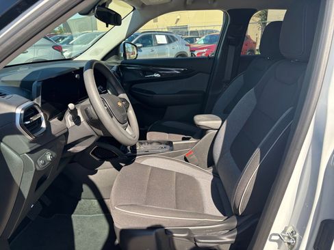 Used 2025 Chevrolet TrailBlazer LT image 24