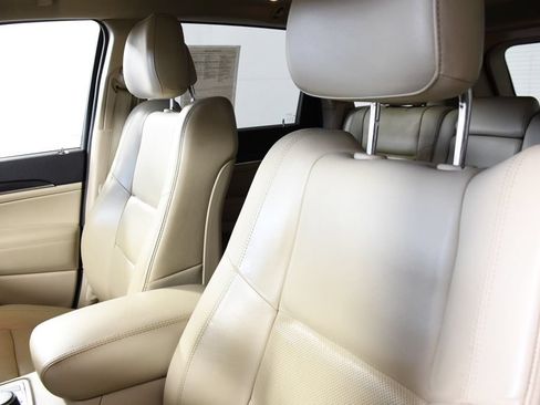 Used 2019 Jeep Grand Cherokee Limited w/ Luxury Group II AWD/4WD image 17