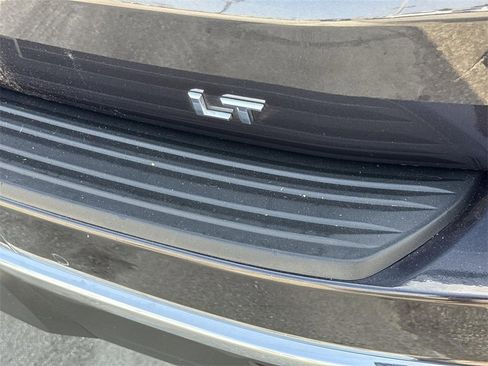 Used 2024 Chevrolet Suburban LT image 30