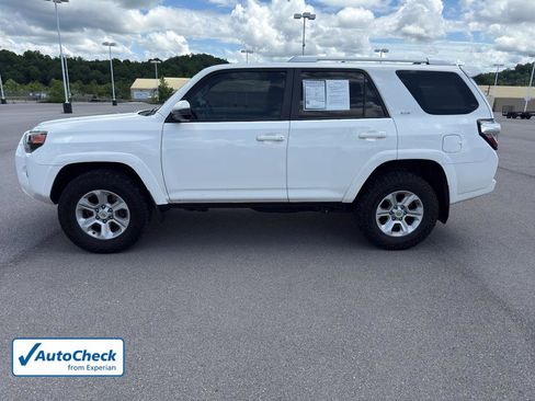 Used 2016 Toyota 4Runner SR5 AWD/4WD image 2
