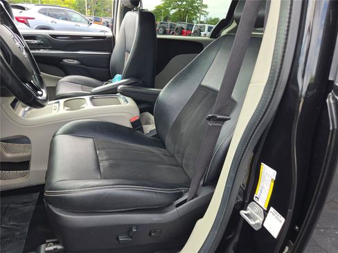 Certified 2019 Dodge Grand Caravan SXT image 29