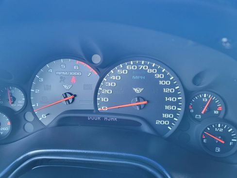 Used 2000 Chevrolet Corvette Coupe w/ Memory Pkg RWD image 19