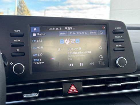 Used 2022 Hyundai Elantra Blue image 18