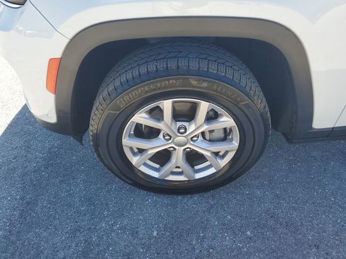 Used 2022 Jeep Grand Cherokee Limited w/ Luxury Tech Group II image 17