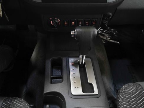 Used 2017 Nissan Frontier PRO-4X AWD/4WD image 21
