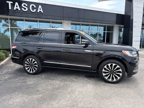 Certified 2023 Lincoln Navigator Reserve AWD/4WD image 8