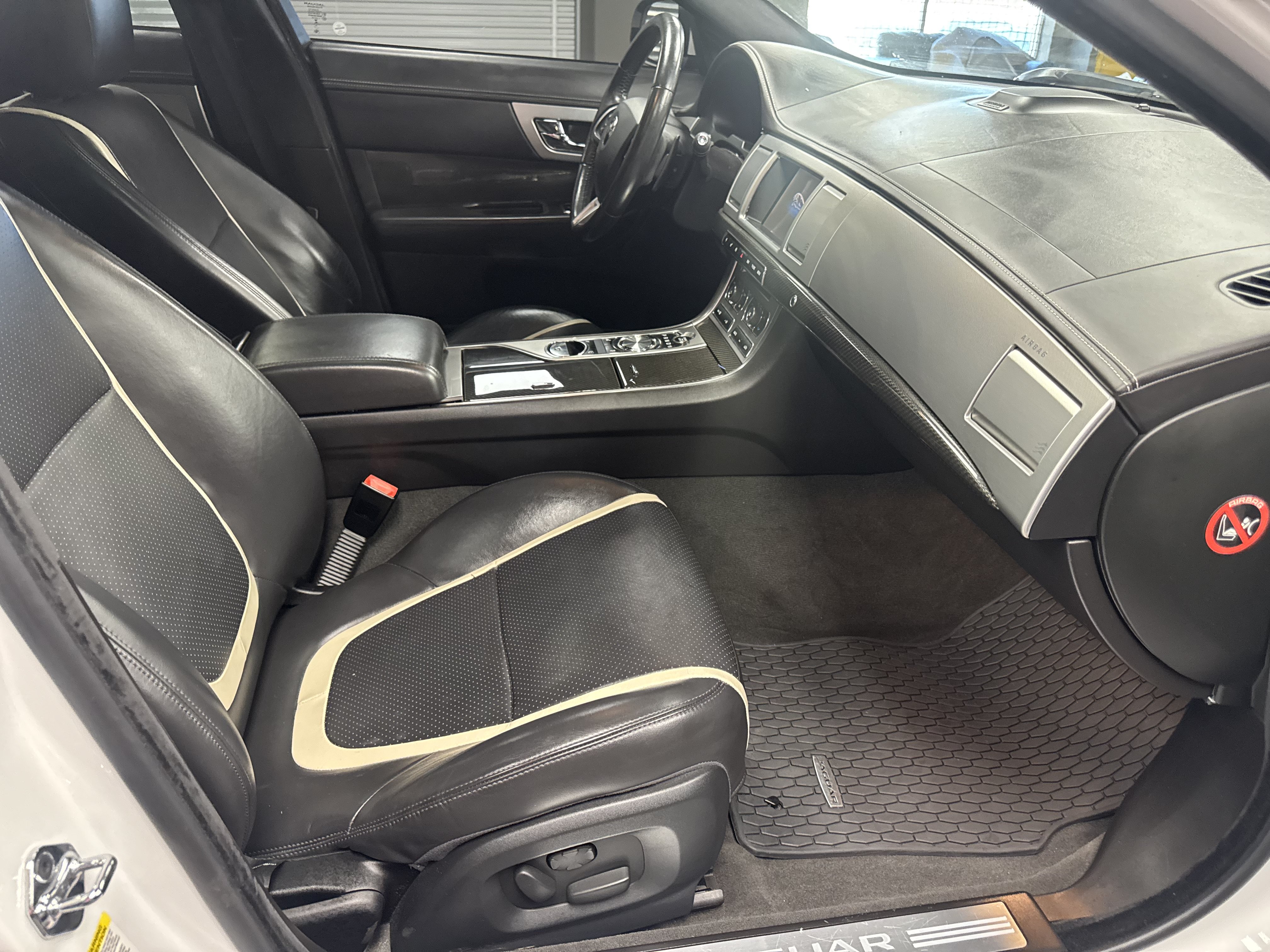Used 2015 Jaguar XF Supercharged RWD image 8