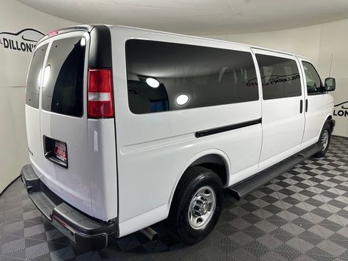 Used 2025 Chevrolet Express 3500 LT w/ LT Preferred Equipment Group RWD image 6