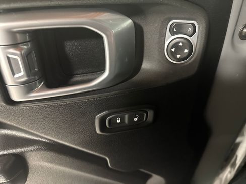 Used 2020 Jeep Wrangler Unlimited Sport image 26