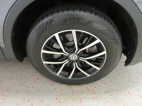 Used 2021 Volkswagen Tiguan SE AWD/4WD image 28