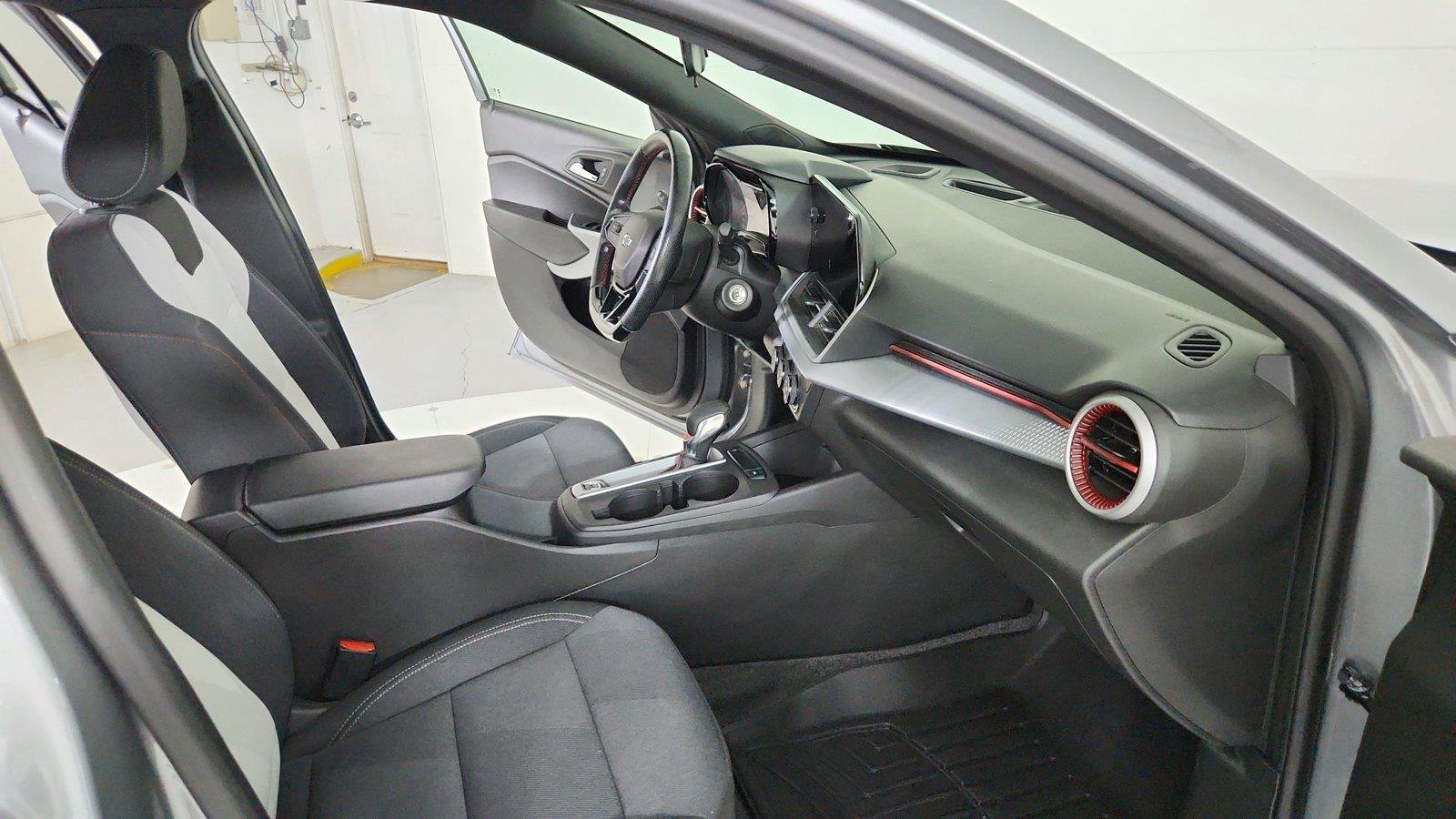 Used 2024 Chevrolet Trax RS FWD image 25