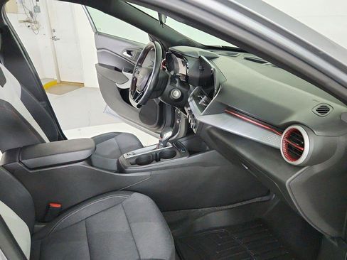 Used 2024 Chevrolet Trax RS FWD image 25