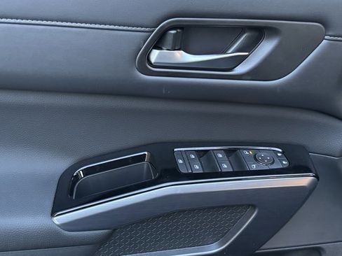 New 2026 Nissan Pathfinder SL image 11