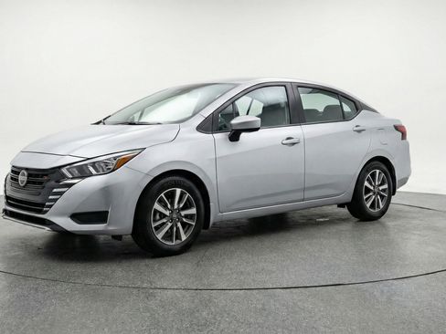 Used 2025 Nissan Versa SV FWD image 3