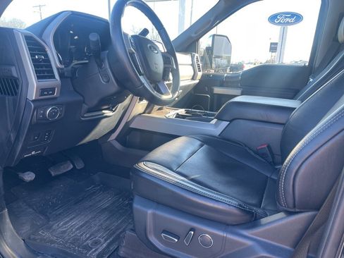 Used 2019 Ford F250 Lariat w/ Lariat Ultimate Package image 5