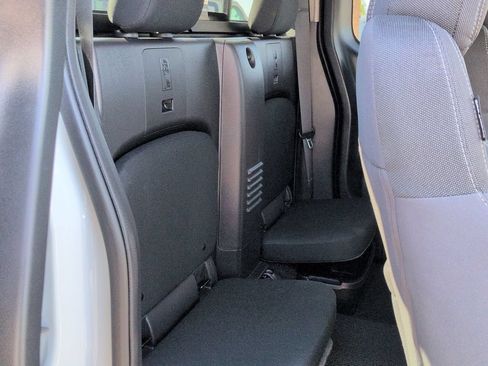 Used 2024 Nissan Frontier SV w/ SV Convenience Package AWD/4WD image 16