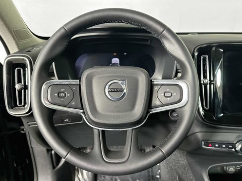 Used 2025 Volvo XC40 B5 Core w/ Protection Package Premier image 11