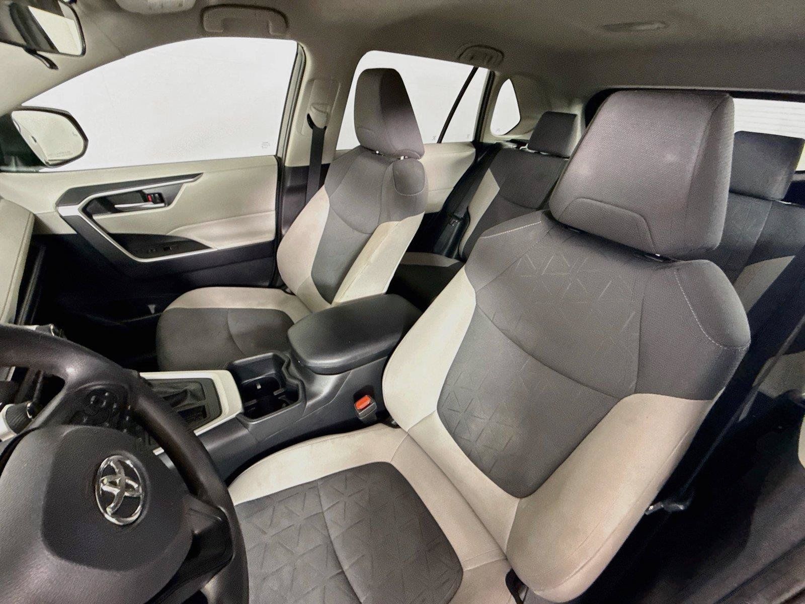 Used 2025 Toyota RAV4 XLE AWD/4WD image 5